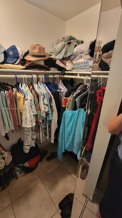 待售: $610,000 (4 贝兹, 2 浴室, 1209 平方英尺)