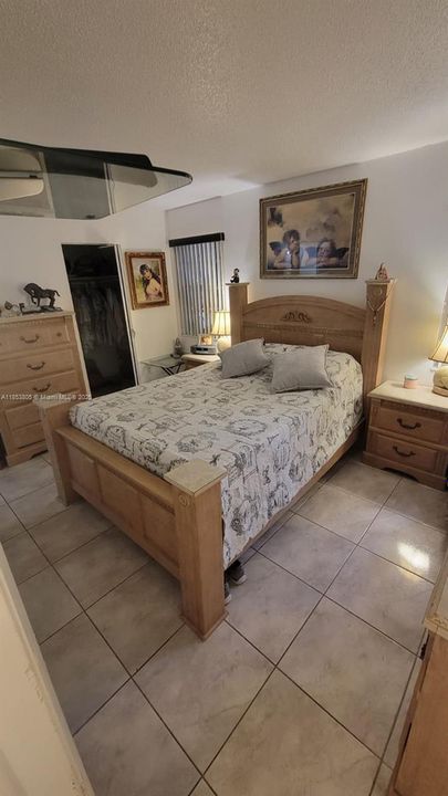 待售: $610,000 (4 贝兹, 2 浴室, 1209 平方英尺)