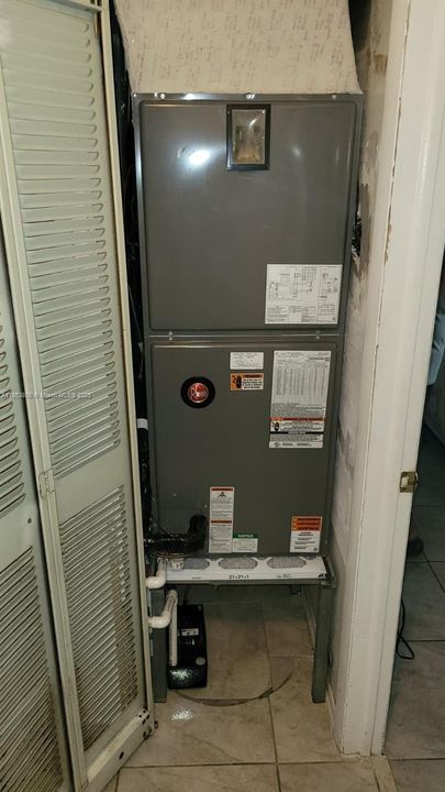 待售: $610,000 (4 贝兹, 2 浴室, 1209 平方英尺)