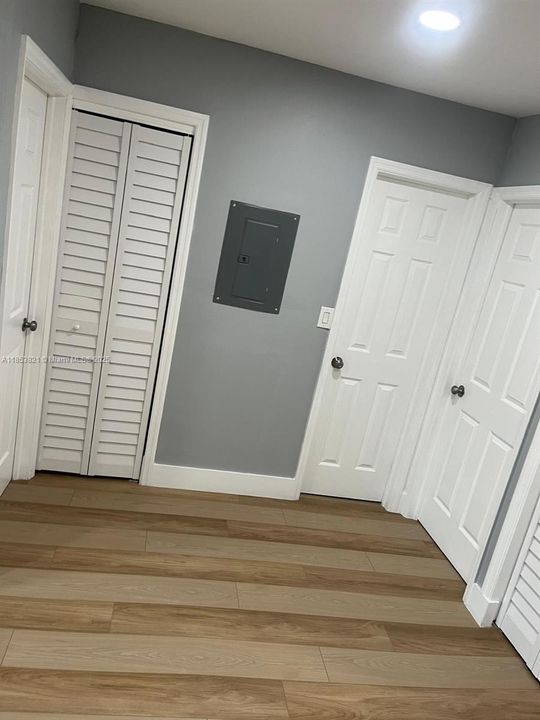 На продажу: $230,000 (2 спален, 1 ванн, 800 Квадратных фут)