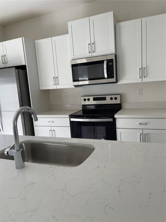 Недавно арендовано: $2,850 (3 спален, 2 ванн, 1712 Квадратных фут)