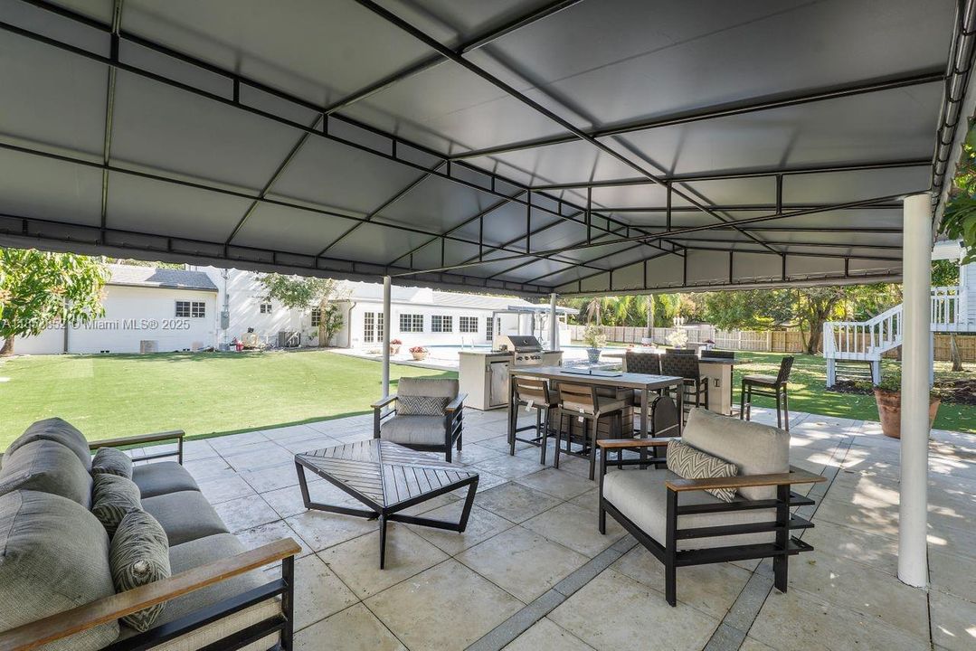 Recently Sold: $3,500,000 (7 beds, 6 baths, 5102 Square Feet)