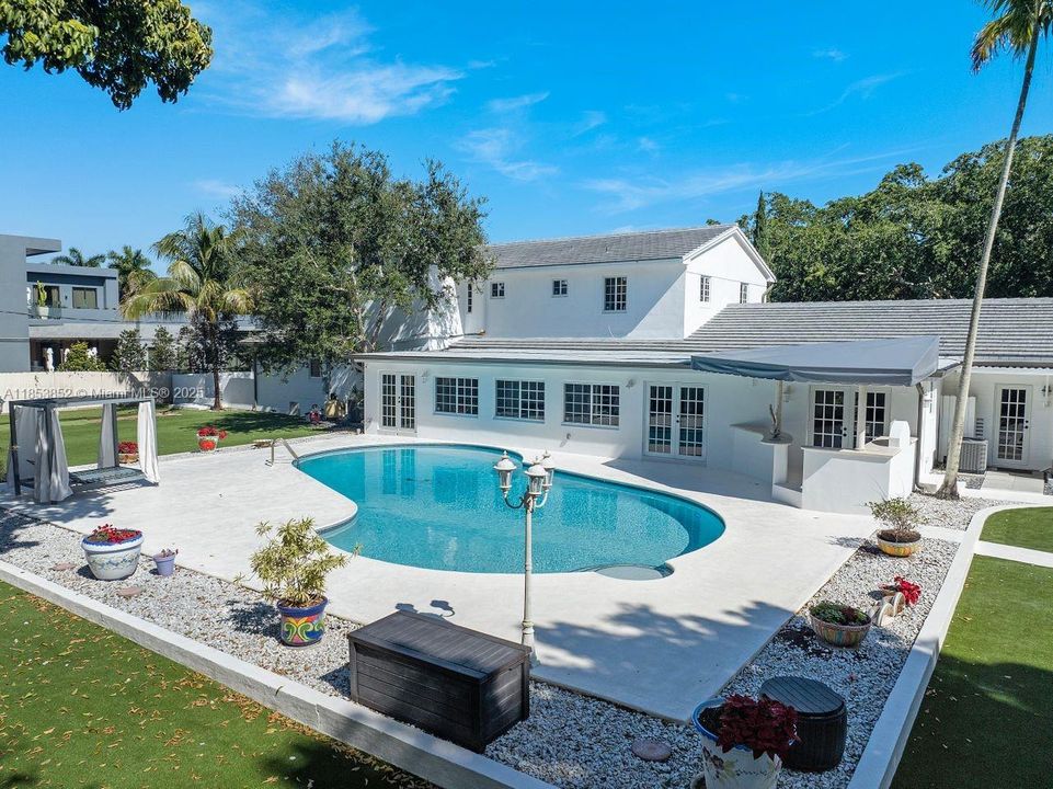 Recently Sold: $3,500,000 (7 beds, 6 baths, 5102 Square Feet)