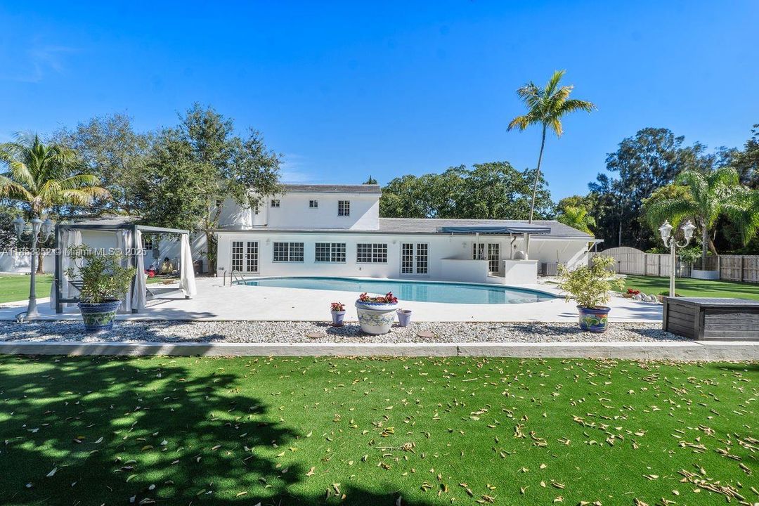 Recently Sold: $3,500,000 (7 beds, 6 baths, 5102 Square Feet)