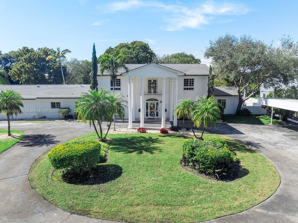 Recently Sold: $3,500,000 (7 beds, 6 baths, 5102 Square Feet)