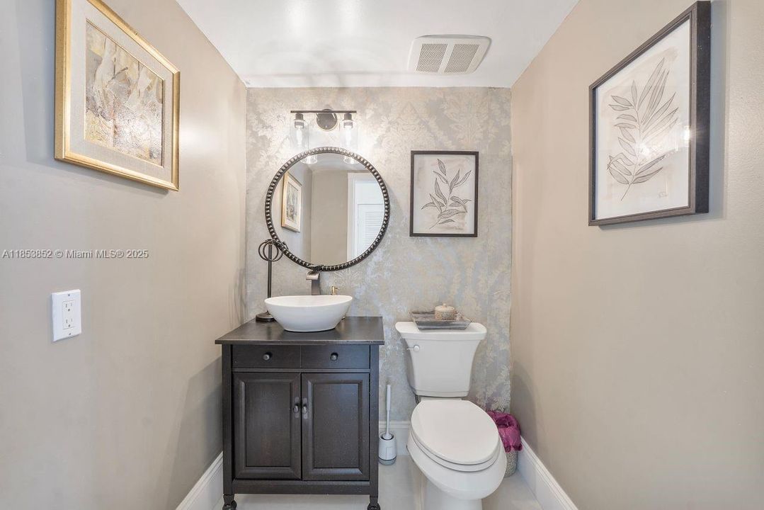 Recently Sold: $3,500,000 (7 beds, 6 baths, 5102 Square Feet)