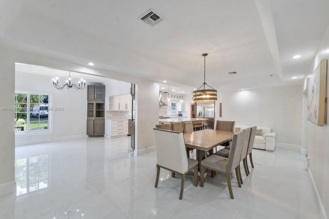 Recently Sold: $3,500,000 (7 beds, 6 baths, 5102 Square Feet)