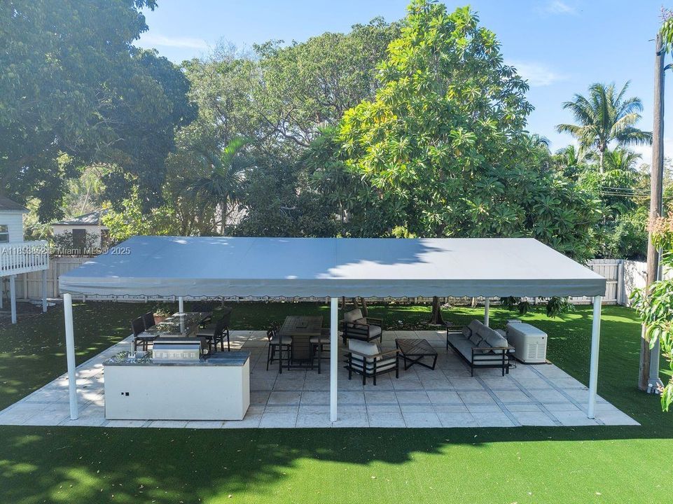 Recently Sold: $3,500,000 (7 beds, 6 baths, 5102 Square Feet)