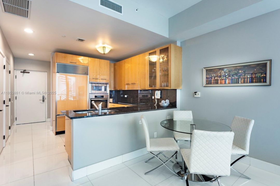 Recently Sold: $649,000 (1 beds, 1 baths, 871 Square Feet)