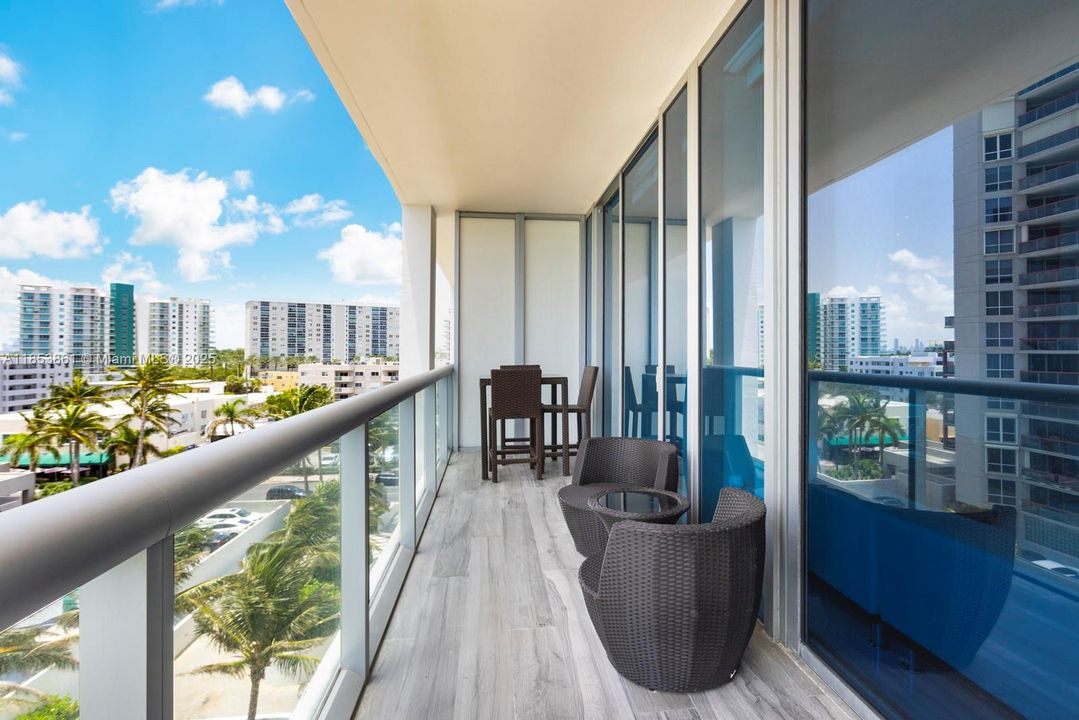 Recently Sold: $649,000 (1 beds, 1 baths, 871 Square Feet)