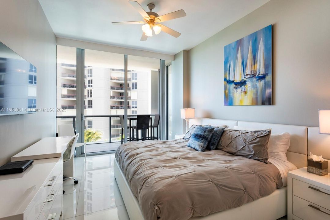 Recently Sold: $649,000 (1 beds, 1 baths, 871 Square Feet)