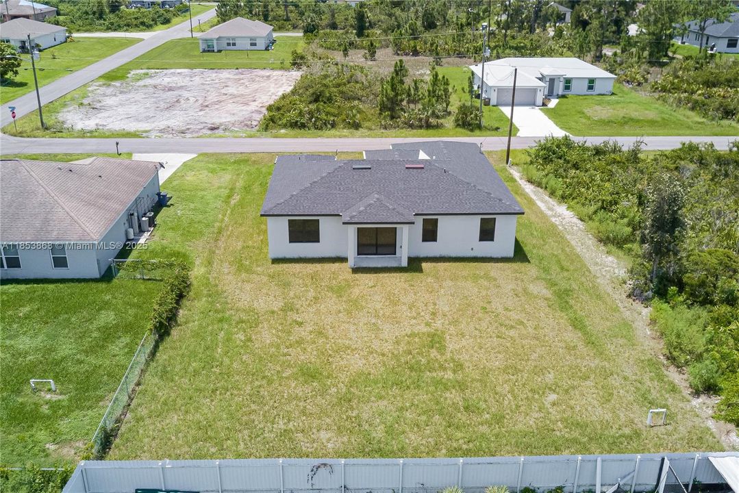 Activo con contrato: $281,999 (3 camas, 2 baños, 1600 Pies cuadrados)