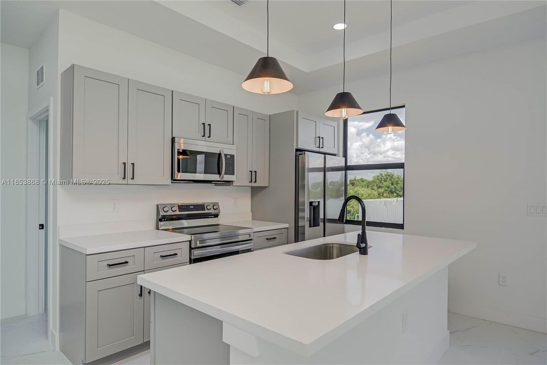 Activo con contrato: $281,999 (3 camas, 2 baños, 1600 Pies cuadrados)