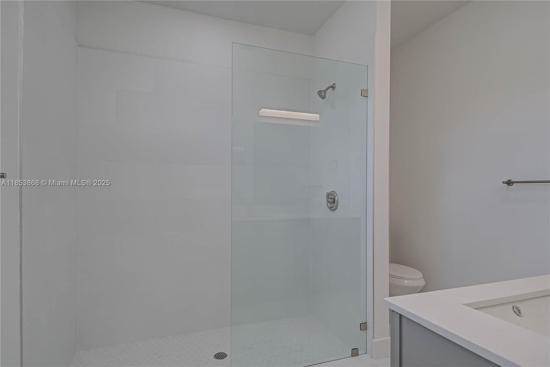 Activo con contrato: $281,999 (3 camas, 2 baños, 1600 Pies cuadrados)