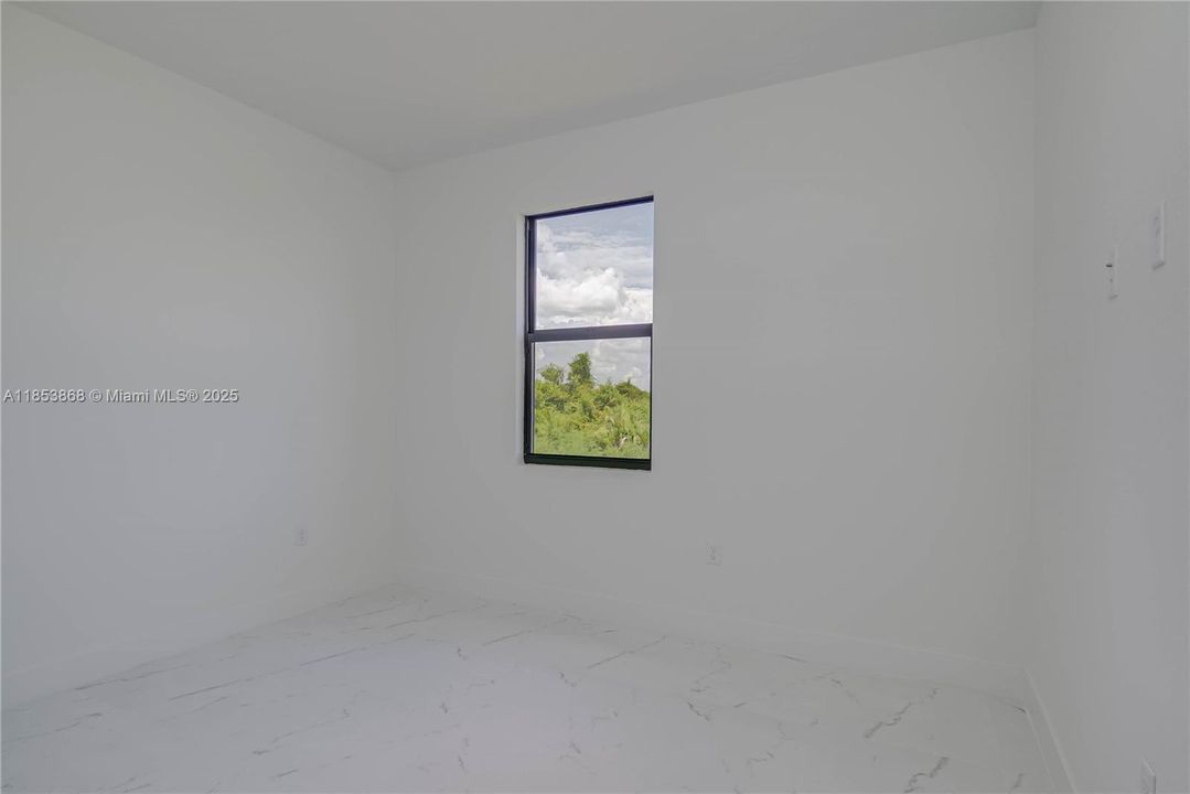 Activo con contrato: $281,999 (3 camas, 2 baños, 1600 Pies cuadrados)