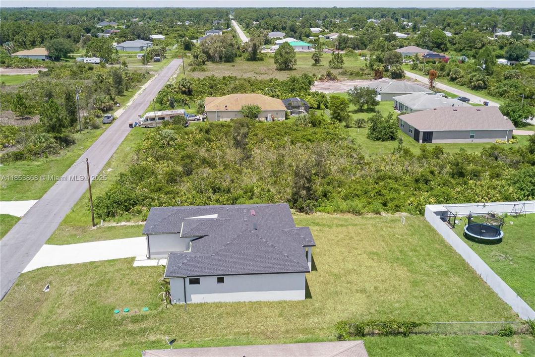 Activo con contrato: $281,999 (3 camas, 2 baños, 1600 Pies cuadrados)
