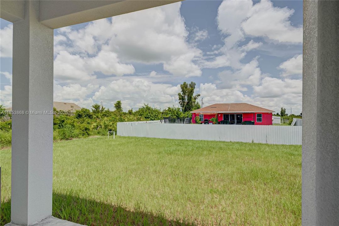 Activo con contrato: $281,999 (3 camas, 2 baños, 1600 Pies cuadrados)