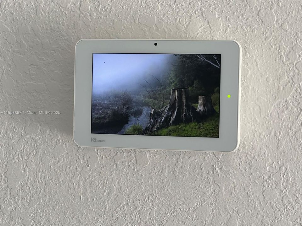 В аренду: $2,400 (3 спален, 2 ванн, 1302 Квадратных фут)