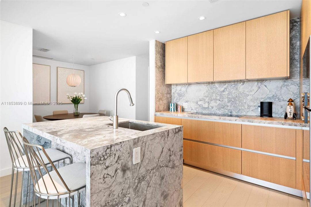 For Sale: $3,550,000 (2 beds, 2 baths, 1434 Square Feet)