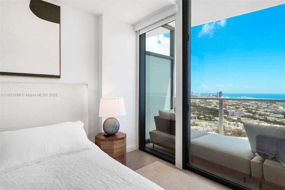 For Sale: $3,550,000 (2 beds, 2 baths, 1434 Square Feet)