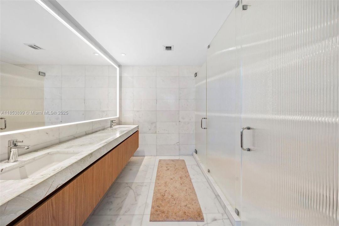 For Sale: $3,550,000 (2 beds, 2 baths, 1434 Square Feet)