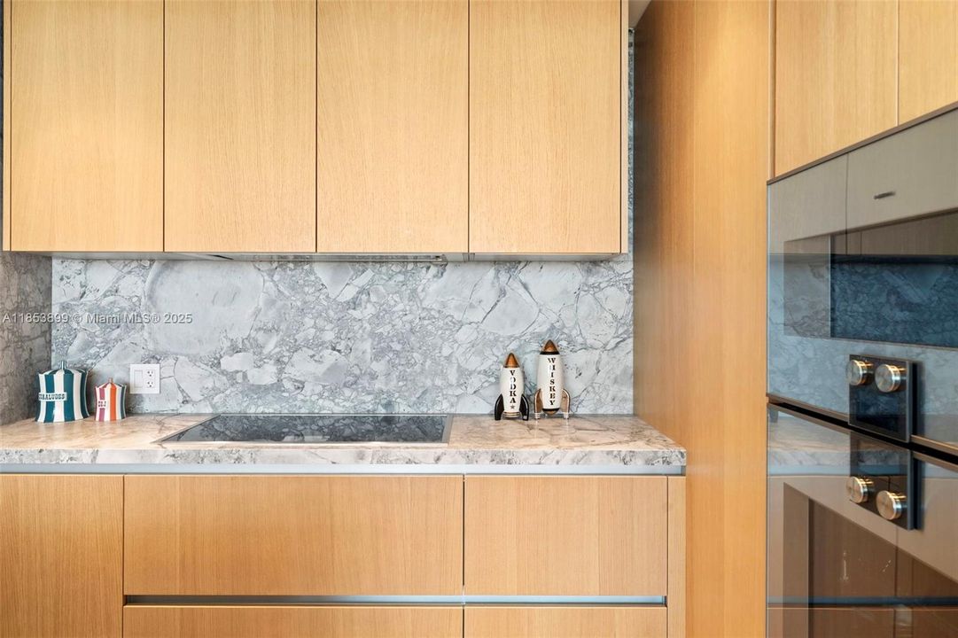 For Sale: $3,550,000 (2 beds, 2 baths, 1434 Square Feet)