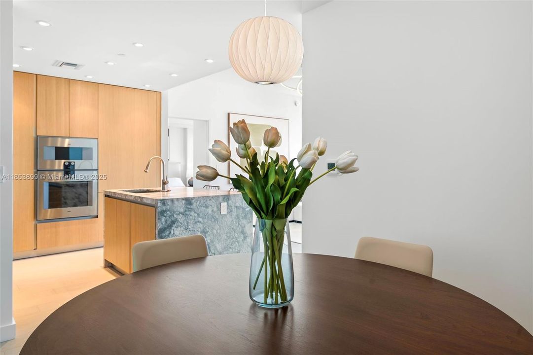 For Sale: $3,550,000 (2 beds, 2 baths, 1434 Square Feet)