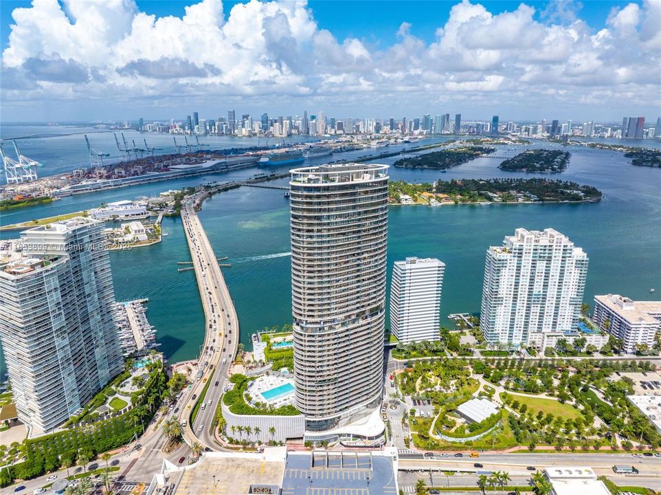 For Sale: $3,550,000 (2 beds, 2 baths, 1434 Square Feet)