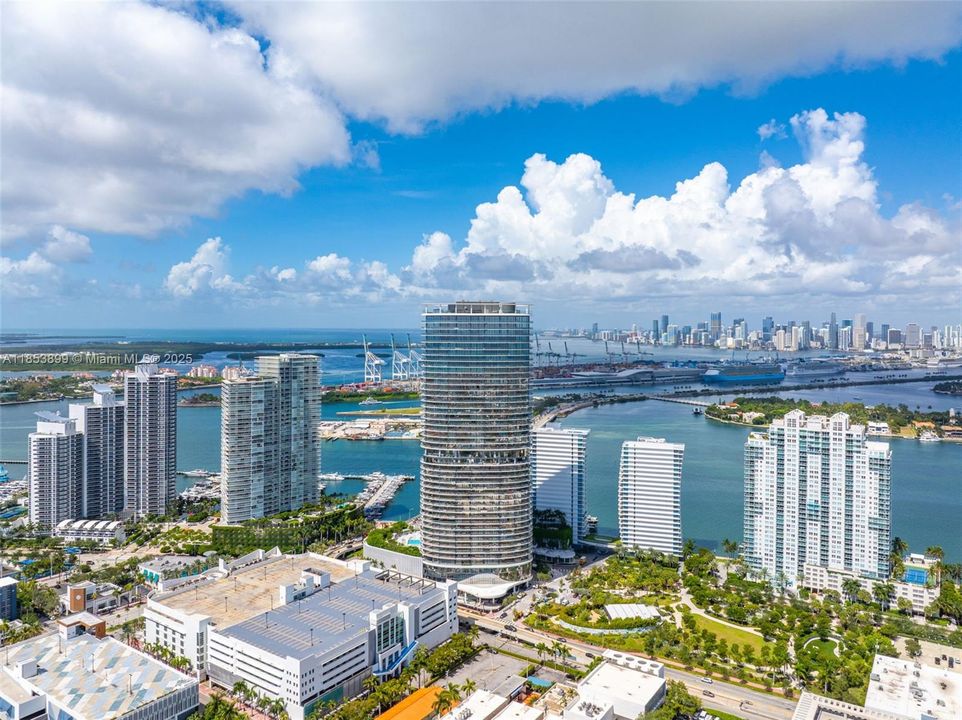 For Sale: $3,550,000 (2 beds, 2 baths, 1434 Square Feet)