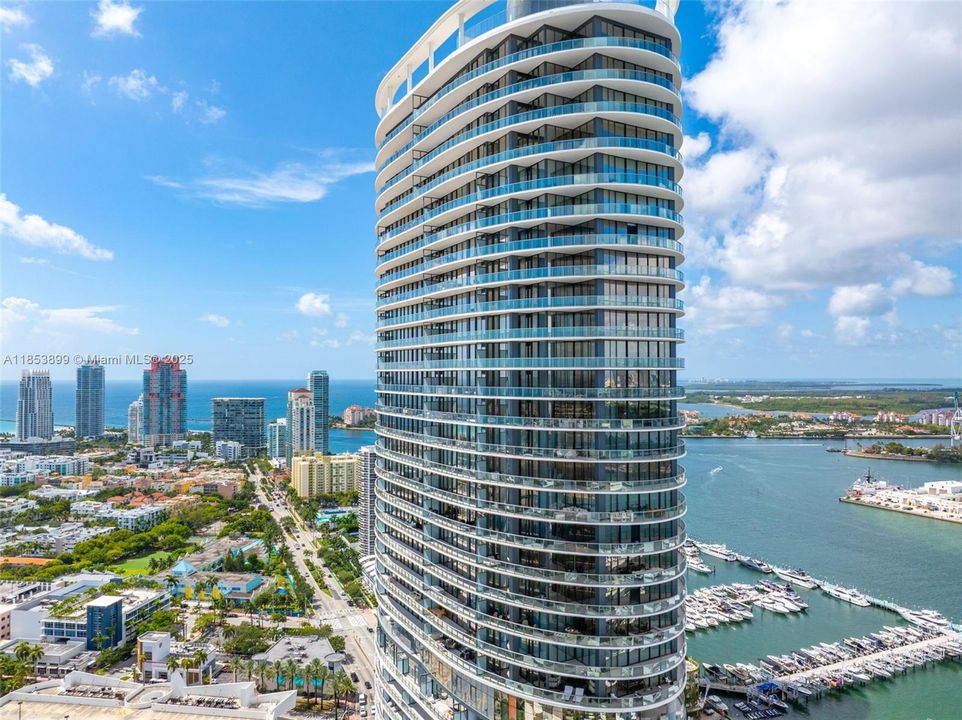 For Sale: $3,550,000 (2 beds, 2 baths, 1434 Square Feet)