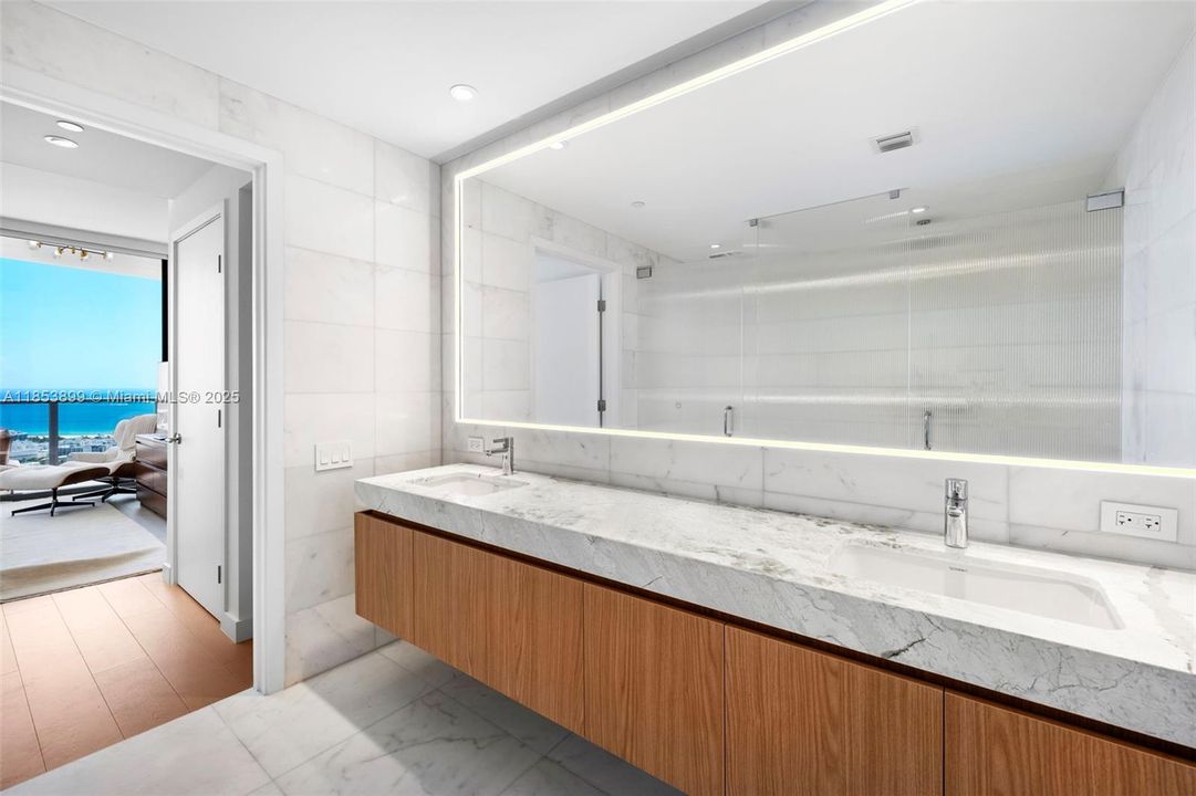 For Sale: $3,550,000 (2 beds, 2 baths, 1434 Square Feet)