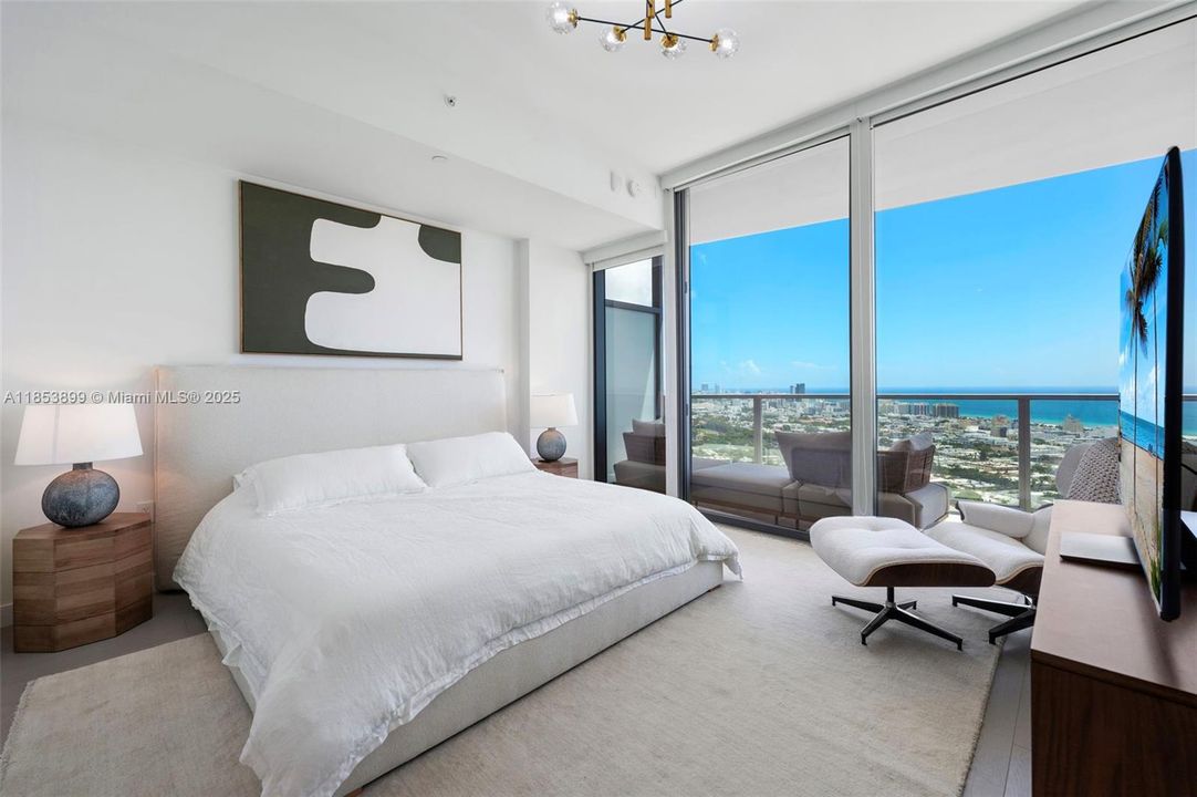 For Sale: $3,550,000 (2 beds, 2 baths, 1434 Square Feet)