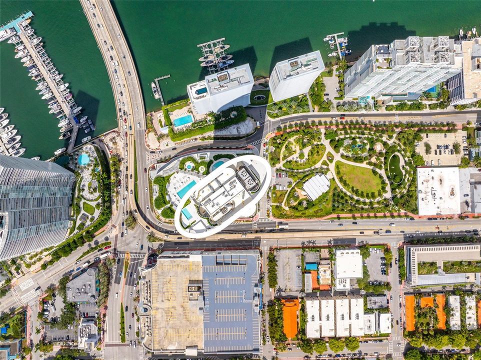 For Sale: $3,550,000 (2 beds, 2 baths, 1434 Square Feet)