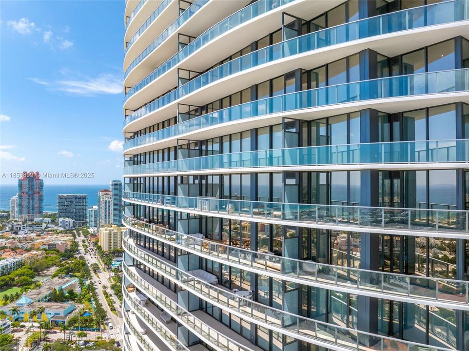 For Sale: $3,550,000 (2 beds, 2 baths, 1434 Square Feet)