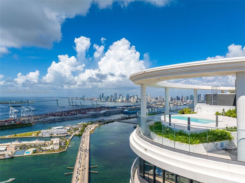 For Sale: $3,550,000 (2 beds, 2 baths, 1434 Square Feet)