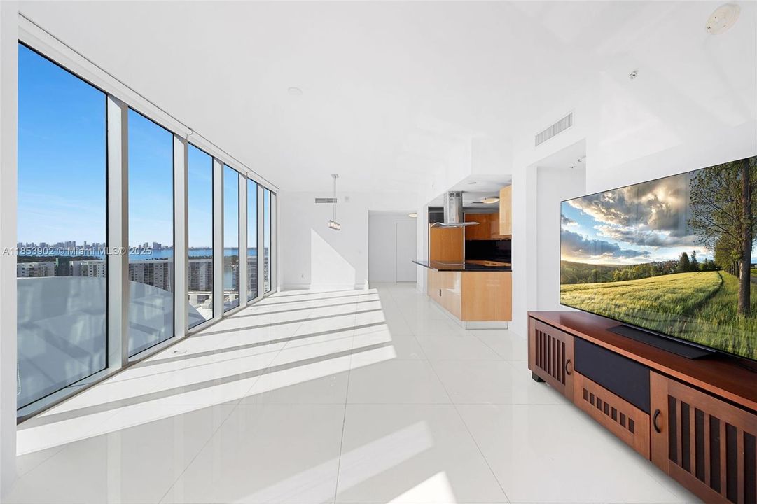 For Sale: $1,995,000 (2 beds, 2 baths, 1290 Square Feet)