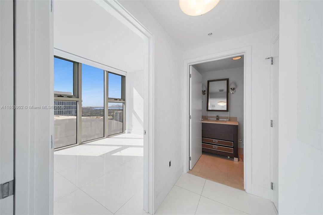 For Sale: $1,995,000 (2 beds, 2 baths, 1290 Square Feet)