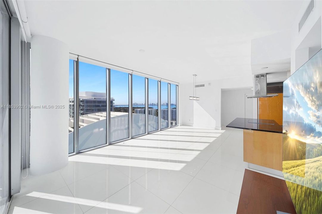 For Sale: $1,995,000 (2 beds, 2 baths, 1290 Square Feet)
