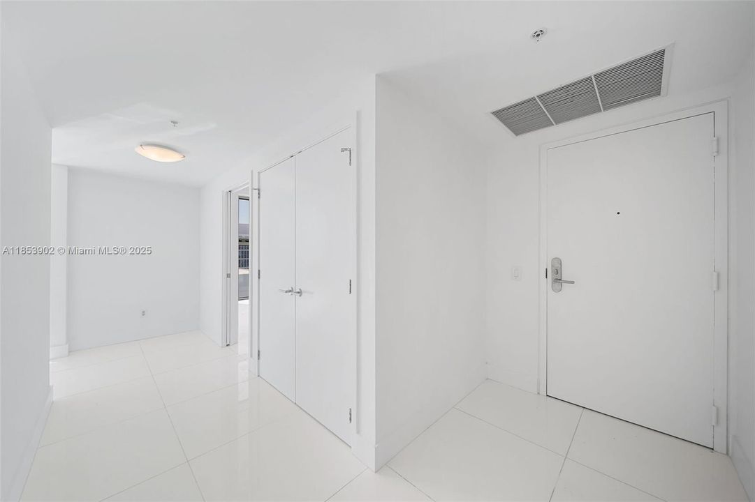 For Sale: $1,995,000 (2 beds, 2 baths, 1290 Square Feet)