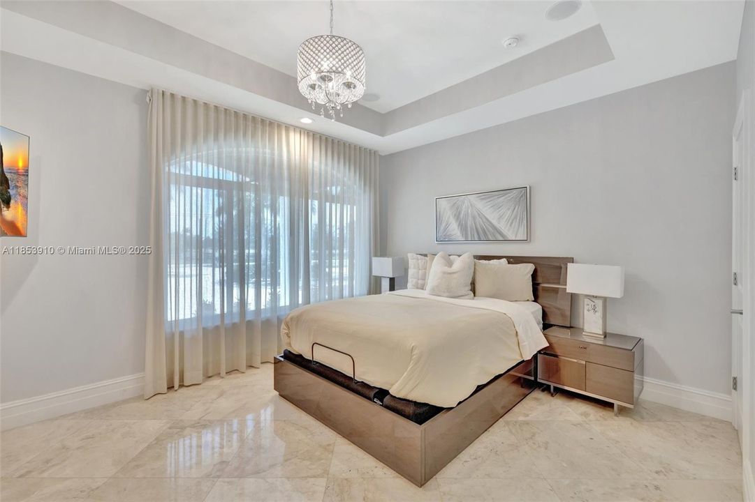Недавно арендовано: $29,000 (8 спален, 7 ванн, 7966 Квадратных фут)