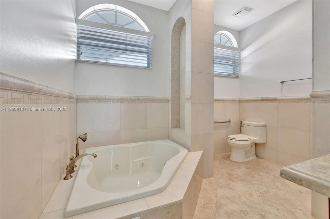 Недавно арендовано: $29,000 (8 спален, 7 ванн, 7966 Квадратных фут)