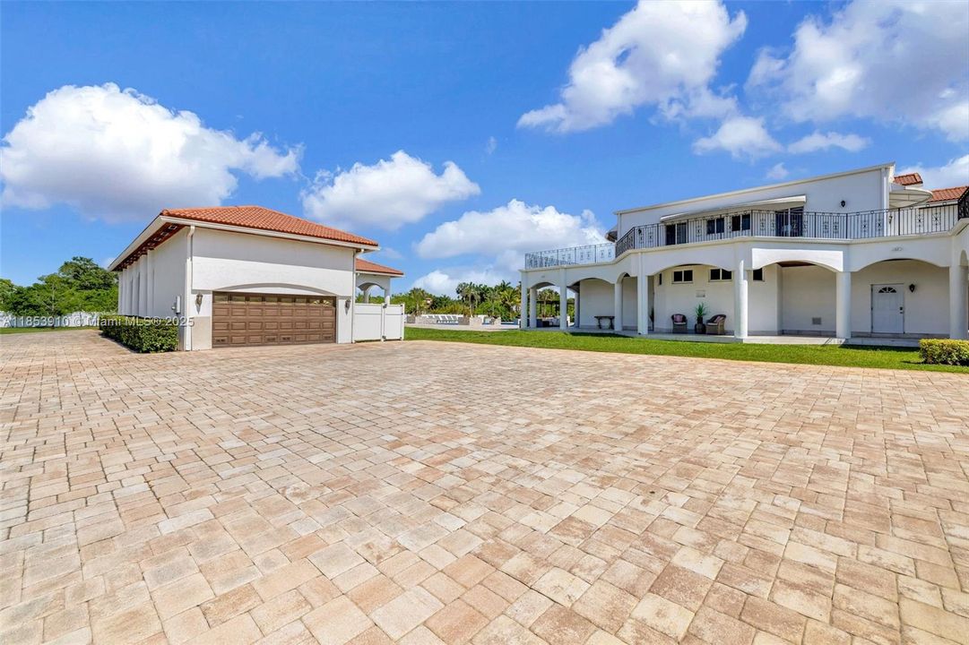 Недавно арендовано: $29,000 (8 спален, 7 ванн, 7966 Квадратных фут)