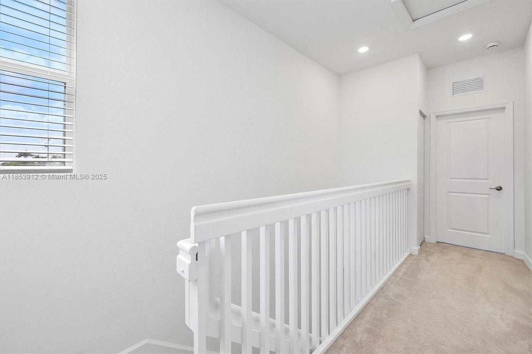 В аренду: $2,400 (3 спален, 2 ванн, 1393 Квадратных фут)