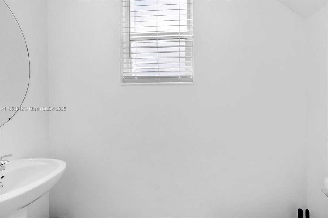 В аренду: $2,400 (3 спален, 2 ванн, 1393 Квадратных фут)