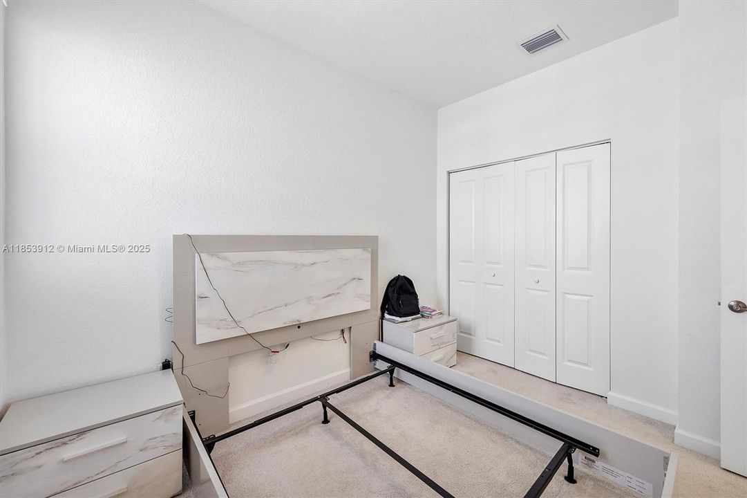 В аренду: $2,400 (3 спален, 2 ванн, 1393 Квадратных фут)