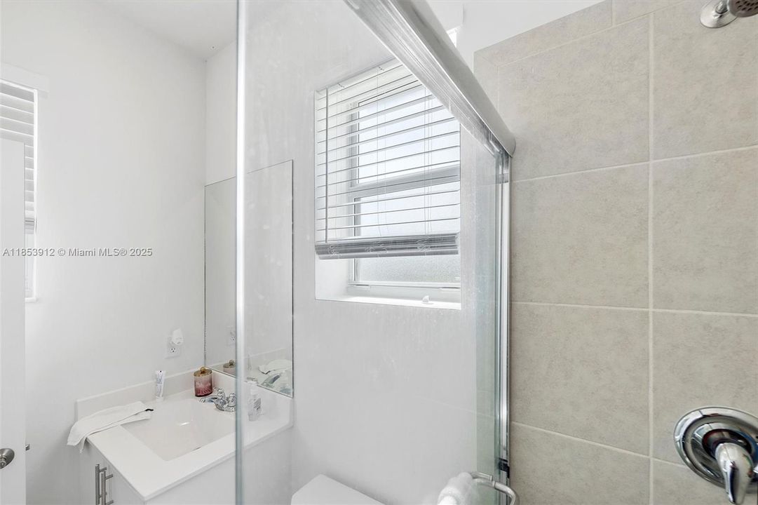 В аренду: $2,400 (3 спален, 2 ванн, 1393 Квадратных фут)