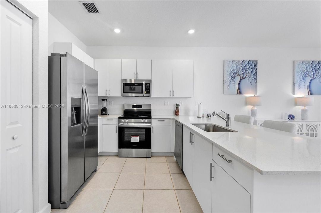 В аренду: $2,400 (3 спален, 2 ванн, 1393 Квадратных фут)