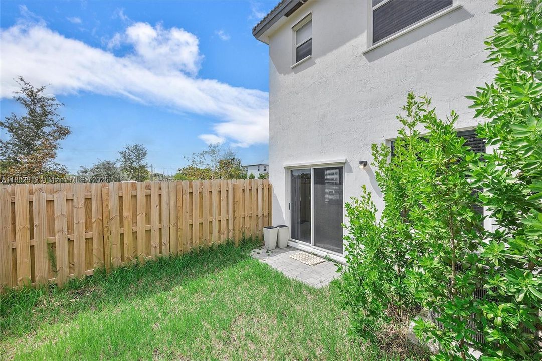 В аренду: $2,400 (3 спален, 2 ванн, 1393 Квадратных фут)