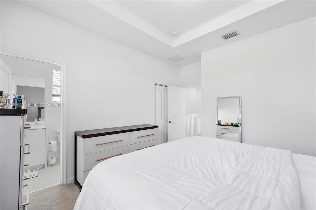 В аренду: $2,400 (3 спален, 2 ванн, 1393 Квадратных фут)