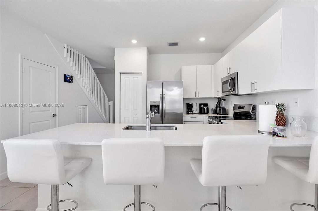 В аренду: $2,400 (3 спален, 2 ванн, 1393 Квадратных фут)